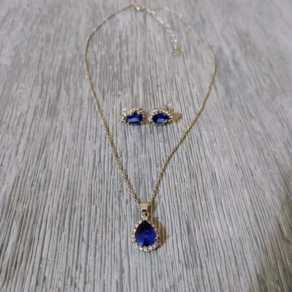 Women's Jewelry Cubic Zirconia Necklace and Stud earrings - Picture 2 of 3